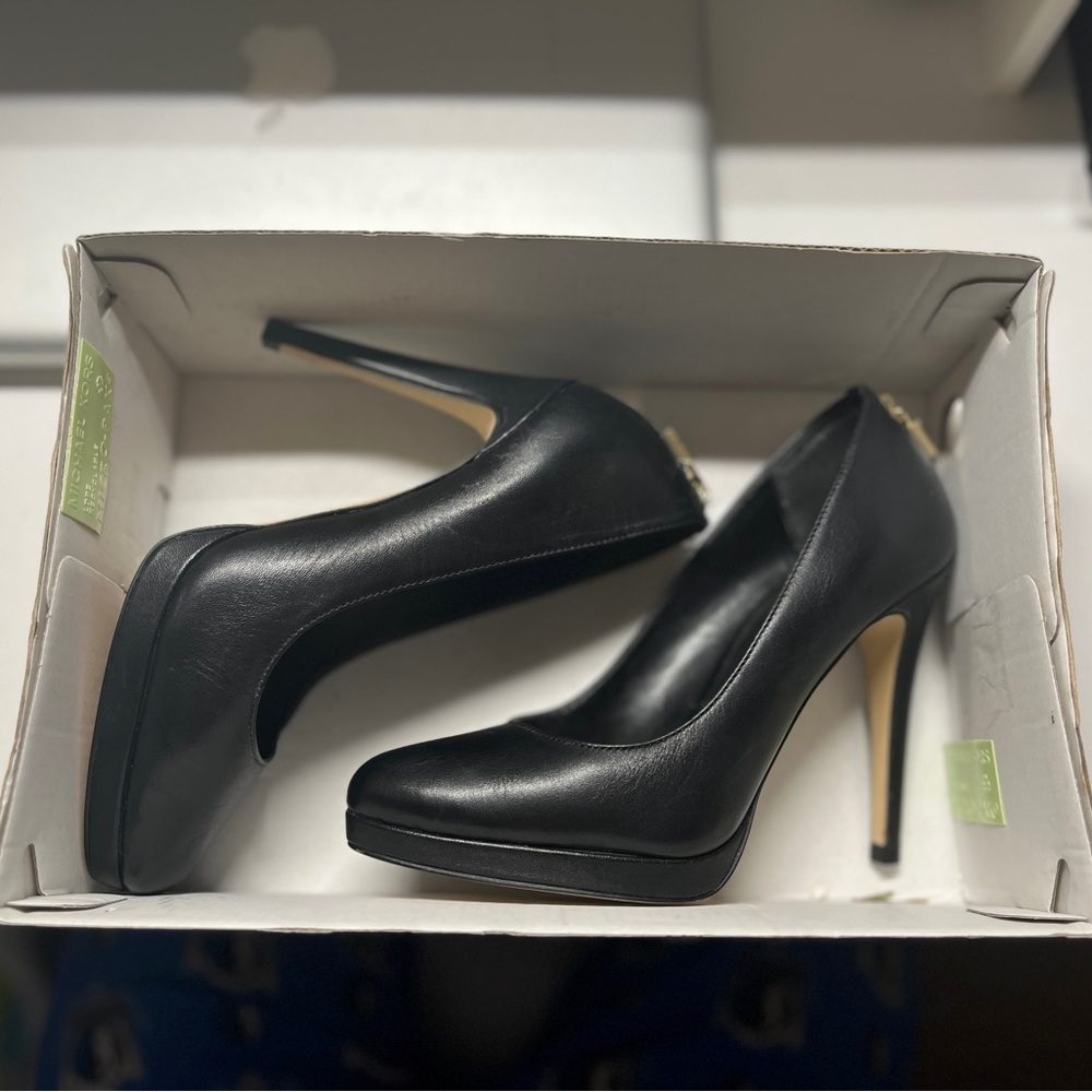 Nice black Michael Kors heels 5.5